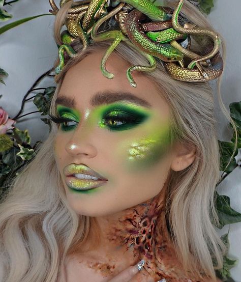 Greek Mythology Makeup, Medusa Halloween Costume, Medusa Makeup, Mua Artist, Makeup Goddess, Dragon Makeup, Medusa Hair, Halloweenský Makeup, Medusa Costume