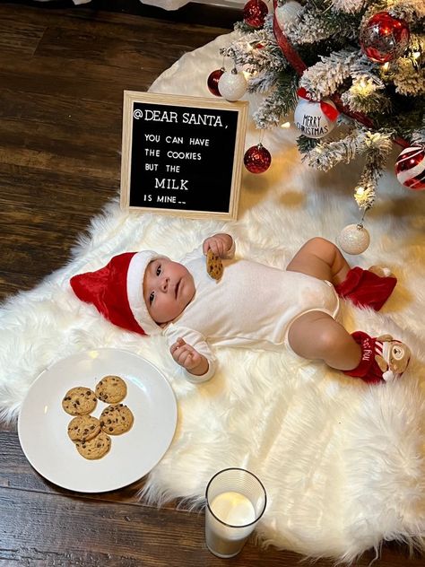 1 Month Until Christmas, Christmas Themed 6 Month Pictures, 3 Month Old Milestones Pictures Christmas, Half Way To One Christmas Theme, Cute Newborn Christmas Pictures, Baby December Pictures, Monthly Baby Pictures Christmas, 7 Months Baby Photoshoot Christmas, Thanksgiving Baby Pictures 2 Months