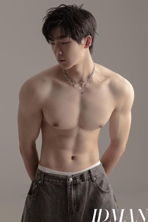 Korean Male Model Aesthetic, Muscular Male Body Reference Poses, Muscular Guy Reference, Korean Abs, Male Model Body, Mens Body Types, Body Physique, How To Draw Abs, Korean Male Models