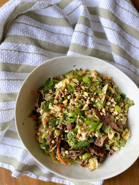 Trader Joe’s Thai Steak & Noodle Salad — The Hungry Hooker Gyoza Dipping Sauce, Knife Cut Noodles, Gyoza Sauce, Crispy Noodle Salad, Thai Steak, Shaved Beef, Chicken Rice Bake, Asian Steak, Salad Kit