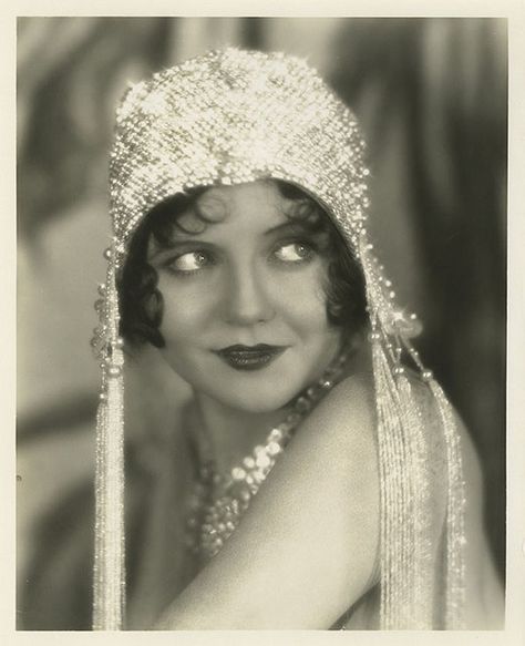 Nancy Carroll | Flickr - Photo Sharing! 1920s Wedding Hair, Roaring Twenties Fashion, Nancy Carroll, Jeanne Paquin, Art Deco Hats, Ziegfeld Follies, Paul Poiret, Louise Brooks, Soft Gamine