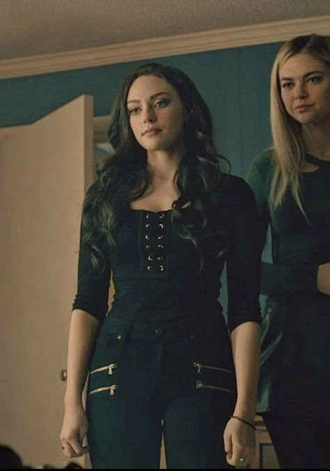 Hope Mikaelson Outfits, Dracula's Brides, Daniella Rose, Vampire Diaries Outfits, Outfits 2000s, Hope Mikaelson, Girly Images, Models Off Duty, Wardrobe Style