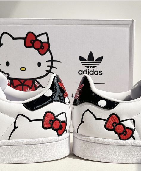 Drawing On Shoes, Hello Kitty Sneakers, Cute Aesthetic Hello Kitty, Shoes Hello Kitty, Hello Kitty Outfit, Kitty Outfit, Sanrio Clothes, Aesthetic Hello Kitty, Christmas Hello Kitty