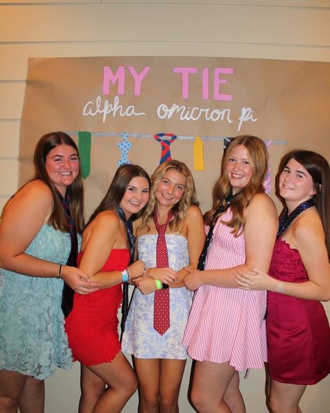 my tie with my favs My Tie Date Party Sorority, My Tie Sorority Party, Date Party Sorority, Sorority Party, Tri Sigma, Alpha Omicron Pi, Family Weekend, Pics Inspo, Saint Patties