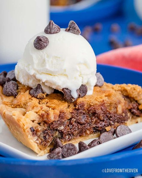 Chocolate Chip Cookie Pie, Love From The Oven, The Best Desserts, Cookie Recipes Unique, Choc Chip Cookies, Best Desserts, How To Eat Better, Cookie Pie, Pie Cake