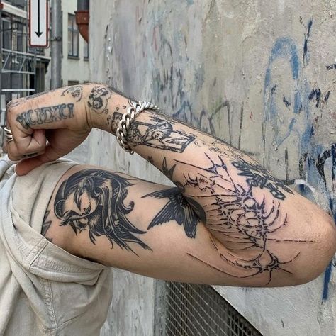 Ruhn Danaan, Trippy Tattoo, Free Tattoo Designs, Sick Tattoo, Doodle Tattoo, New Tattoo, Free Tattoo, Tattoo Flash Art, Black Ink Tattoos