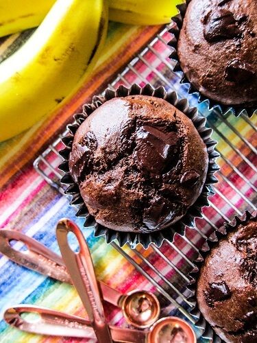 Vegan Dark Chocolate Hazelnut Banana Muffins | Fragrant Vanilla Cake Hazelnut Chocolate, Plant Based Desserts, Vegan Dark Chocolate, Sweet Muffin, Hazelnut Butter, Chocolate Hazelnut Spread, Muffin Batter, Chocolate Spread, Dark Chocolate Bar