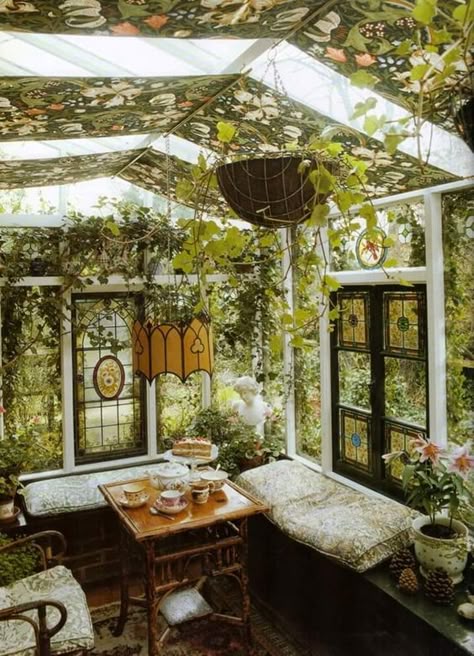 Dream Greenhouse, Conservatory Greenhouse, Garden Seating Area, Greenhouse Ideas, Greenhouse Plans, Indoor Gardens, School Garden, Rock Decor, Garden Rooms