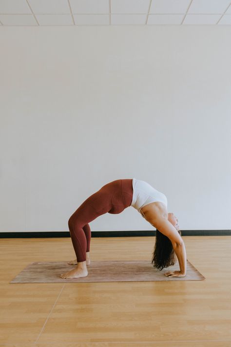 Yoga backbend Backbend Aesthetic, Back Bend Pose, Yoga Back Bend, Back Bend Yoga, Positive Vision Board, Backbend Yoga, 2024 Fitness, Back Bend, Yoga Backbend