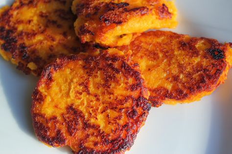 Leftover Sweet Potato Recipes, Leftover Mashed Sweet Potatoes, Leftover Sweet Potato, Potato Cake Recipe, Fried Sweet Potato, Sweet Potato Cake Recipe, Sweet Potato Recipes Mashed, Sweet Potato Patties, Potato Cakes Recipe