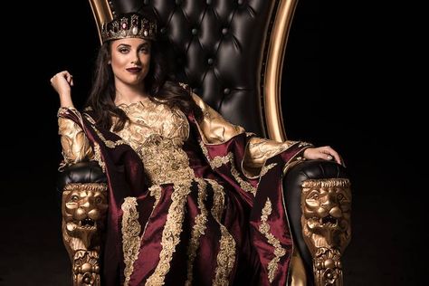 Medieval Times Dinner, Reign Fashion, Medieval Times, Beauty Queen, Fantasy Aesthetic, I Am A Queen, Historical Dresses, Pose Reference Photo, Branding Photos