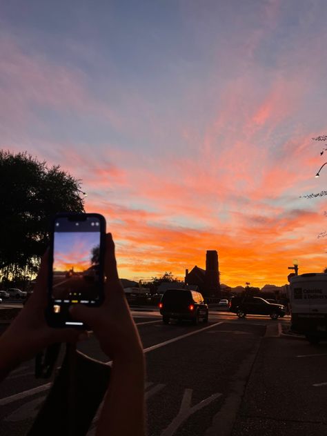 Sunset Posts Insta, Taking Picture Of Sunset, Taking Pictures Of Sunset, Sunset Pictures Instagram Story, Juliet Core, Sky Pictures Sunset, Pretty Sky Pictures, Instagram Story Sunset, Sunset Aesthetic Instagram Story