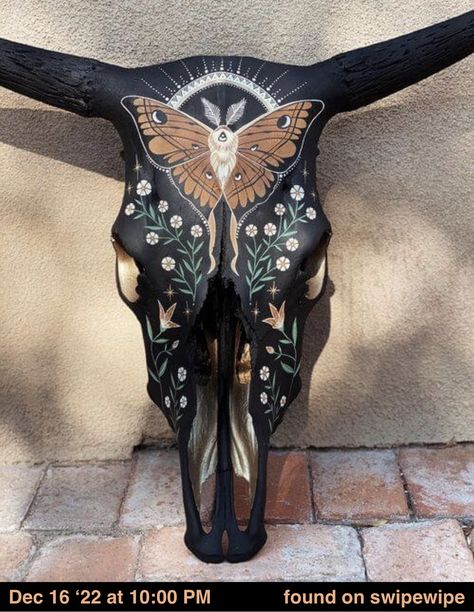 Carved Cow Skull, Deer Skull Design, Cow Skull Art Ideas, Decorating Deer Skulls, Painted Horse Skull, Hand Painted Deer Skull, Painted Coyote Skull, Painted Deer Skulls Ideas, Cow Bone Art