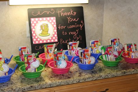 Oh how cute are these pajama party favors!  Take home cereal bowl, milk and mini boxes of cereal with a spoon?!!  Fantastic idea! Sleepover Bday, Pajama Birthday Parties, Birthday Breakfast Party, Breakfast Birthday, Pancake Party, Pancakes And Pajamas, Cookies Party, Chef Party, Sleepover Birthday Parties