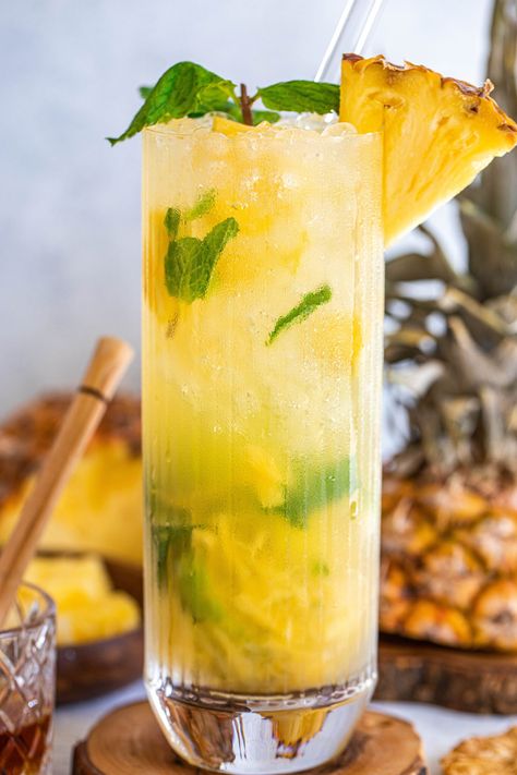 Pineapple Mojito - Mixop Mojito Recipe Classic, Pineapple Mojito, Classic Mojito, 2024 Art, Refreshing Cocktail, Mojito Recipe, Healthy Juice Recipes, Juice Recipes, Refreshing Cocktails