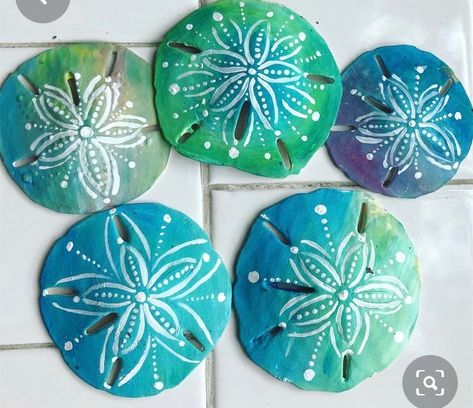 Sanddollar Crafts, Painted Sand Dollars, Sand Dollar Craft, Sand Dollar Art, Dollar Art, Doodle Mandala, Sand Dollar Ornament, Cool Crafts, Beach Themed Crafts