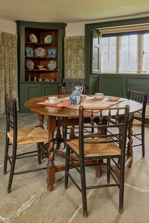 William Morris’s ‘heaven on earth’: Kelmscott Manor reopens | Financial Times American Colonial Interior, Modern Arts And Crafts Interiors, Colonial Interior Design, Arts And Crafts Interiors, Colonial Interior, Medieval Tapestry, Arts And Crafts House, Stone Architecture, The Poet