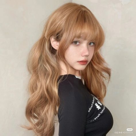 Strawberry Blonde Korean, Strawberry Blonde Hair Bangs, Hair Color Ideas Strawberry Blonde, Girl With Strawberry Blonde Hair, Ginger With Blonde Highlights, Blonde Hair Japanese, Shoulder Length Hair Blonde, Blonde Fringe, Forms Of Art