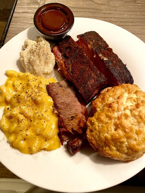 [I ate] Brisket ribs mac & cheese mashed potatoes and a biscuit #food #foods Ribs And Mac And Cheese, Soul Food Menu, Cheese Mashed Potatoes, Food Truck Menu, Food Therapy, Girl Dinner, Mac Cheese, Dessert Pictures, Dinner Wedding