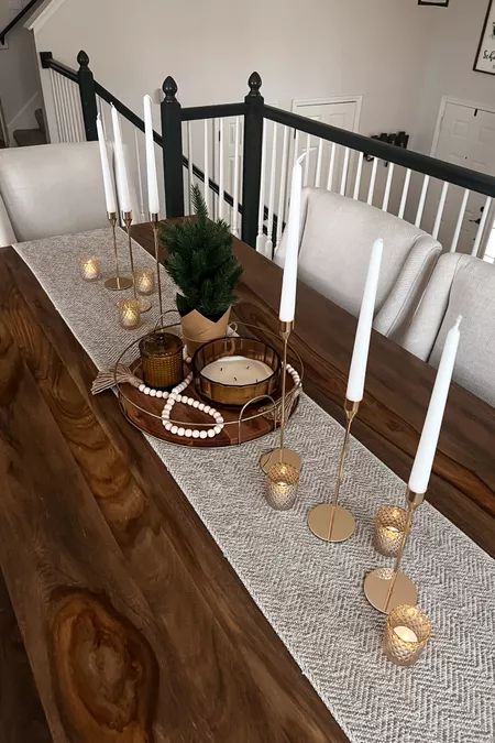 Dining Table Center Piece Decor, Large Dining Table Centerpiece Everyday, Table Runners Ideas Dining Room, Wooden Dining Table Decor Ideas, Dark Wooden Table Dining Rooms, Table Dressing Dining, Aesthetic Dining Table Decor, Dining Table Decor Runner, Dinning Room Table Runner Decor