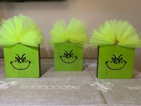 Grinch Blocks, Wood Blocks Christmas, 2x4 Crafts, Grinch Ornaments, Wood Block Crafts, Christmas Wine Bottles, Custom Christmas Gifts, Gnomes Crafts, Custom Woodworking