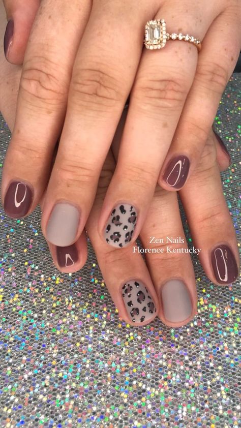 Beautiful September Nails, Cute Finger Nails, Nails Dip With Design, Gel Nail Designs September, How To Paint Cheetah Print Nails, Fall Nails Flannel Design, October Fall Nail Designs, Beginning Of Fall Nails Short, Leopard Manicure Ideas