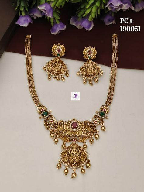 10gms Gold Necklace Designs, 10 Gram Gold Necklace Design, 10 Gms Gold Necklace, Gold Necklace Design, Cutwork Blouse, Indian Wedding Jewelry Sets, Gold Jewelry Outfits, New Gold Jewellery Designs, Gold Necklace Indian