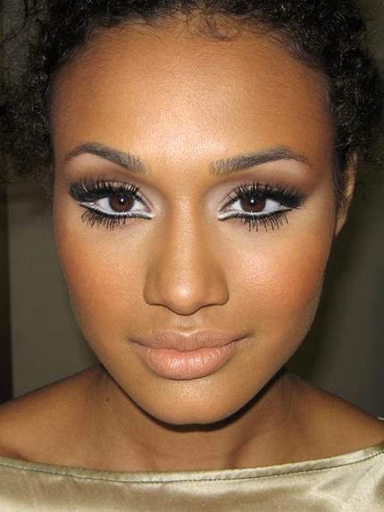 White Eyeliner Makeup, White Eyeliner, Face Beat, No Eyeliner Makeup, Looks Black, Kitenge, Beat Face, Outfit Trends, Prom Makeup