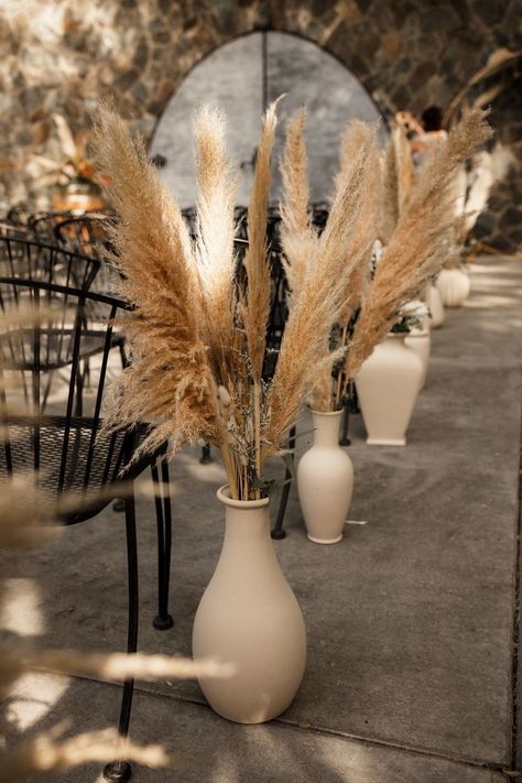 Grass Centerpiece, Western Themed Wedding, Wedding Isles, Boho Vase, Deco Champetre, Mariachi Band, Minimalist Wedding Decor, Dream Wedding Decorations, Wedding Mandap