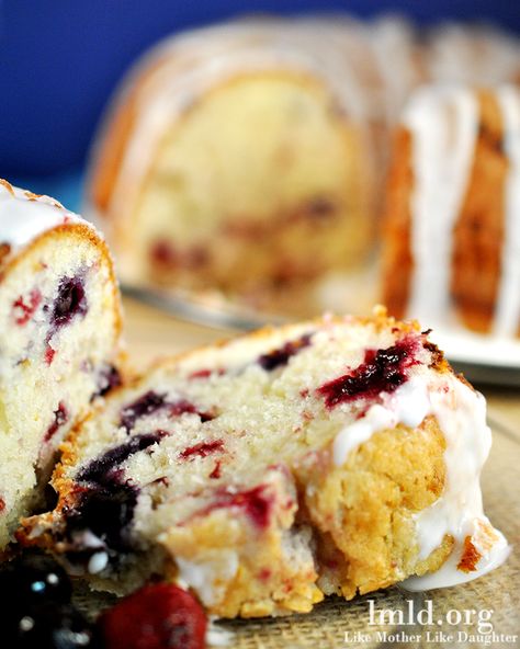 Triple Berry Lemon Bundt Cake - Like Mother Like Daughter Loaves Recipes, Lemon Blueberry Pound Cake, Cake Blueberry, Blueberry Pound Cake, Sour Cream Pound Cake, Cake Mug, Lemon Bundt Cake, Pound Cake Recipe, Blueberry Lemon Cake