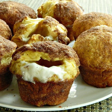 Biscuit Cinnamon Rolls, Monkey Bread Muffins, Campfire Desserts, Savoury Biscuits, Canned Biscuits, Puff Recipe, Biscuit Dough, Recipes With Marshmallows, Scrumptious Desserts