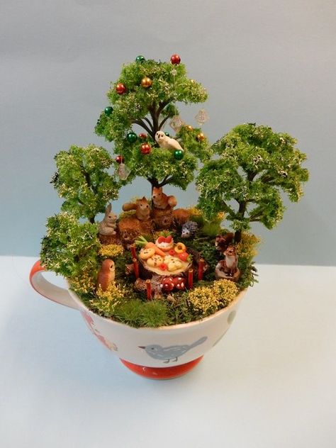 ‘Christmas Lunch’ - #teacup #diorama #miniature #world - by #Love #Harriet @ https://lily-and-dot.myshopify.com/ Tea Cup Art, Leave Art, Miniature World, Elizabeth Street, Christmas Lunch, Cup Art, Fairy Garden, Polymer Clay, Tea Cups