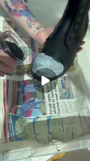 oofDynasty by BVIRAL on Instagram: "Transforming Boots with Glitter and Lace!
🎥 @customisedblingthings" Bling Boots Diy, Halloween Shoes Diy Ideas, Diy Cowgirl Boots Bling, Diy Sparkle Boots, Diy Halloween Shoes, Diy Boots Makeover, Diy Spats, Diy Shoes Makeover, Gothic Diy