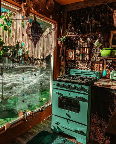 15.1k Likes, 285 Comments - dreadlocks & dreamscapes (@morgin_riley) on Instagram: “I love our little kitchen ❤️” Hippie Kitchen, Global Decor, Bohemian Kitchen, Hippie Homes, Trailer Home, Farmhouse Holiday, Camper Decor, Little Kitchen, Dreamy Room