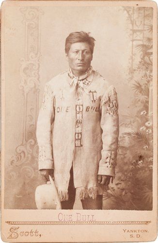 American Indian Art:Photographs, ONE BULL, SIOUX, CABINET CARD BY GEORGE SCOTT… Chief Sitting Bull, Lakota Indians, Sioux Nation, Sioux Indian, Sitting Bull, Native American Photos, American Continent, Native American Peoples, Cabinet Card