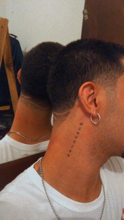 Small Tattoos On Neck Men, Tatoos Behind The Ear Men, Mens Tattoo Behind Ear, Small Tattoos Neck Men, Name On Neck Tattoo Men, Name Behind Ear Tattoo Men, Small Name Tattoos Men, Tattoo Ideas For Men Behind Ear, Date Neck Tattoo