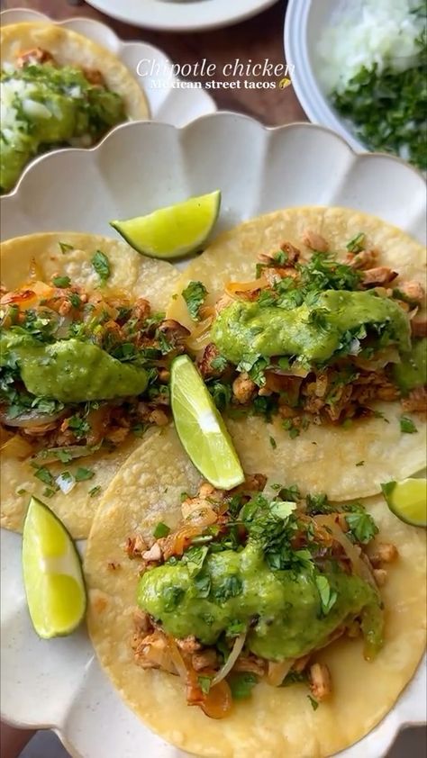 Tacos With Salsa, Authentic Tacos Chicken, Guajillo Chicken Tacos, Authentic Mexican Chicken Tacos, Tortilla Ideas, Healthy Mexican Food, Taco Recipe, Mexican Meals, Chipotle Chicken Tostadas