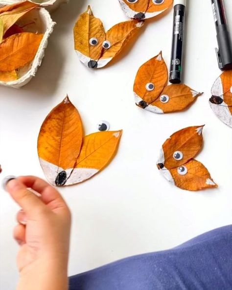 Fox Crafts For Preschool, Autum Ideas Craft For Kids, Fox Made Out Of Leaves, Leaf Foxes Craft, Fox Diy Crafts, Fox Leaf Art, Fox Leaves Craft, Autumn Crafts Leaves, Autumn Gift Ideas Easy Diy