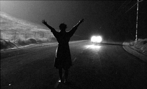 Cloris Leachman in Kiss Me Deadly (Robert Aldrich, 1955) Untitled Film Stills, Cloris Leachman, Classic Film Noir, Kiss Me Deadly, It Happened One Night, Fritz Lang, Cindy Sherman, Septième Art, Neo Noir