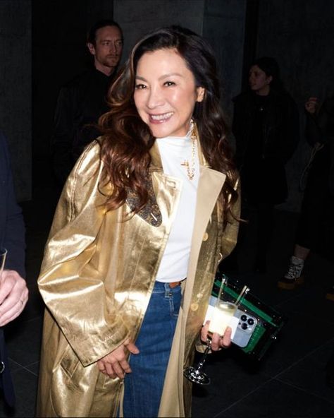 Sabrina Bedrani on Instagram: "The incredible @michelleyeoh_official the the @wmag X @louisvuitton dinner. Styled by @msjordanjohnson Hair by @lightaaron Makeup @sabrinabmakeup for @diorbeauty" Michelle Yeoh, W Magazine, Jennifer Lawrence, Inspirational People, Red Carpet, Carpet, Actresses, The Incredibles, Actors