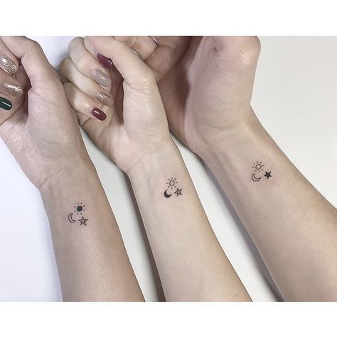 33 Aww-Worthy Sibling Tattoos That Parents Can't Even Be Mad About 3 Friend Tattoos, Friendship Tattoos For 3, Matching Friend Tattoos, Tattoo Placements, Matching Best Friend Tattoos, Bestie Tattoo, Sibling Tattoos, Cat Tattoos, Bff Tattoos