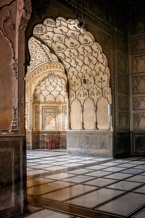 Arabic Arch, Mosque Interior, Badshahi Mosque, Pakistan Pictures, Islamic Pic, Asian Photography, Ancient Chinese Architecture, Ancient Indian Architecture, Mughal Architecture