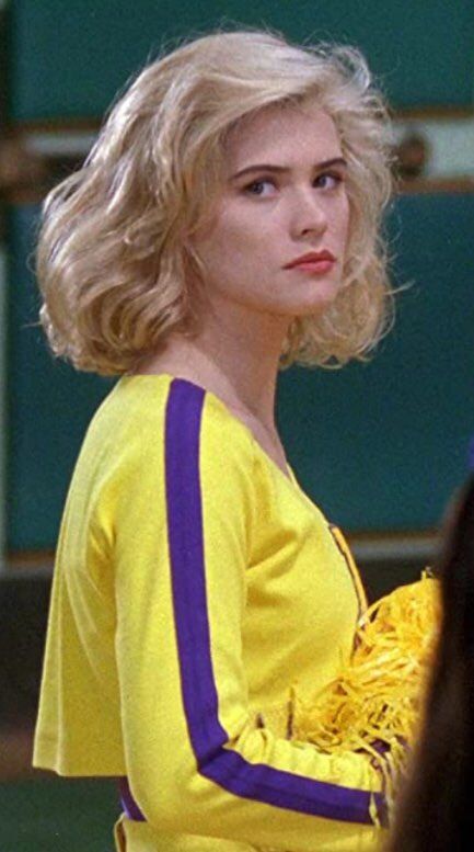 Kristy Swanson, Movie Character Costumes, Aesthetic Look, Buffy The Vampire, Blonde Bombshell, Buffy The Vampire Slayer, Vampire Slayer, Shoulder Length Hair, The Vampire