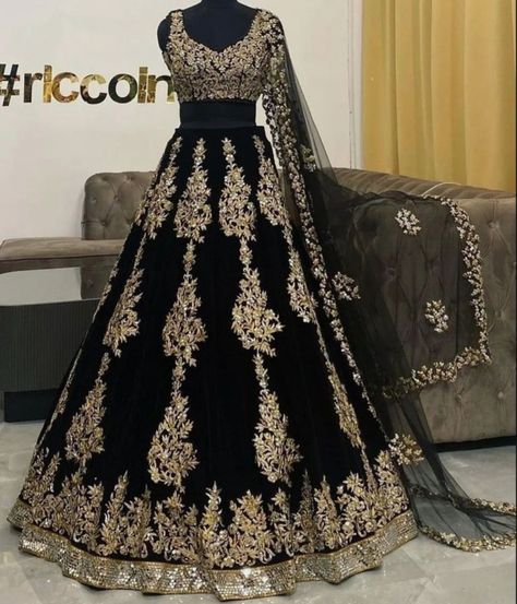 Maria B Collection, Indian Prom Dresses, Black And Gold Lehenga, Pakistani Gowns, Pakistan Bridal, Red Bridal Dress, Black Lehenga, Desi Wedding Dresses, Lehenga Designs Simple