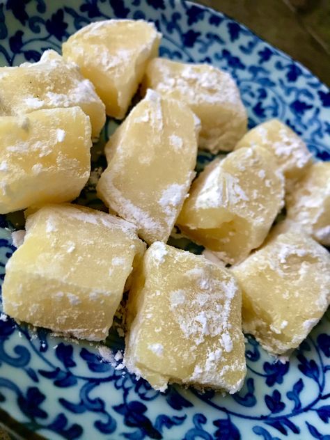 Peanut Butter Mochi Recipe, Banana Mochi Recipe, Banana Mochi, Hawaiian Treats, Mochi Cookies, Mochi Recipes, Asian Deserts, Chinese Sweets, Cream Mochi