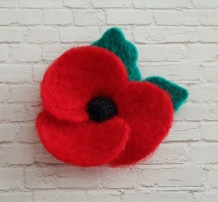 Remembrance Day Pictures, Felt Poppy, Remembrance Day Art, Felt Flowers Patterns, Poppy Craft, November Ideas, Remembrance Day Poppy, Remembrance Poppy, Shop Displays