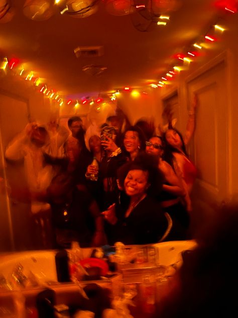 Big House Party Aesthetic, Partying Aesthetic Friends, Small House Party Aesthetic, College Friend Group Aesthetic, Classy House Party, Black People Party Aesthetic, House Party Photoshoot, Party Aesthetic Black People, College House Party Aesthetic