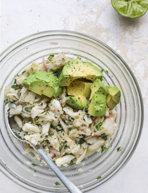 Crab Salad Toasts - Crab Avocado Salad on Buttered Garlic Toast Crepes Easy, Summer Feast, Crab Avocado, Carrot Souffle, Crab Salad Recipe, Easy Crepe Recipe, Garlic Toast, Greens Salad, Crepe Recipe