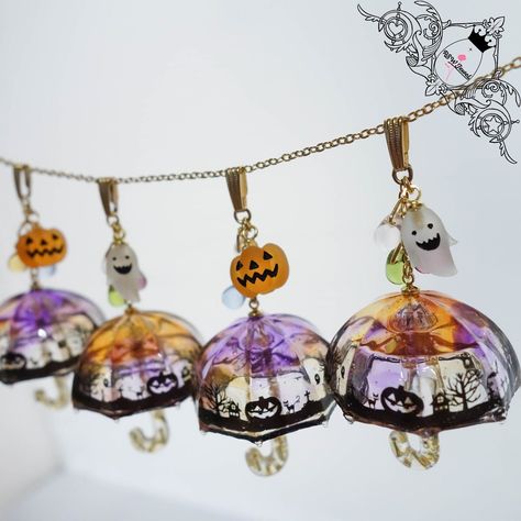 Halloween umbrella Halloween Umbrella, Cute Umbrella, Small Umbrella, Bottle Charms, Kawaii Jewelry, Resin Clay, Diy Resin Crafts, Resin Craft, Resin Charms