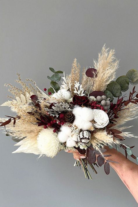 Another seasonal bouquet feels perfect for your special day. Speaking from experience, this bouquet completes your bridal look. Keep this inspiration to your winter bouquet ideas. Xmas Bouquets, Winter Boho Wedding, Wedding Table Place Settings, Winter Bridal Bouquets, Garden Wedding Bouquet, Holiday Bouquet, Wedding Flower Design, Flower Cake Toppers, Flower Girl Bouquet